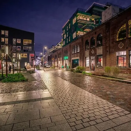 Dining L Restaurants With Sea I Traveller & Workspace *