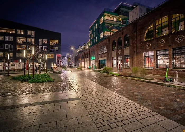 Dining L Restaurants With Sea I Traveller & Workspace *